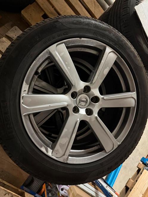 Originele 19 inch Volvo velgen met Pirelli winterbanden, Auto-onderdelen, Banden en Velgen, Banden en Velgen, Winterbanden, 19 inch