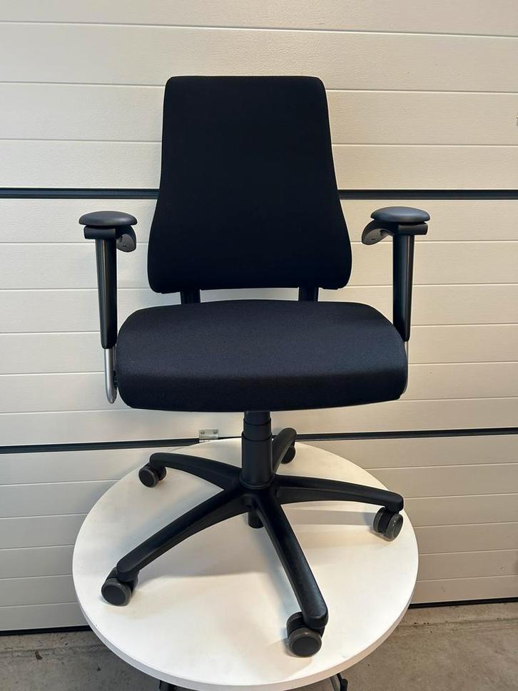 BMA Axia Nieuwe zwarte stoffering, Huis en Inrichting, Bureaustoelen, Zo goed als nieuw, Zwart, Ophalen