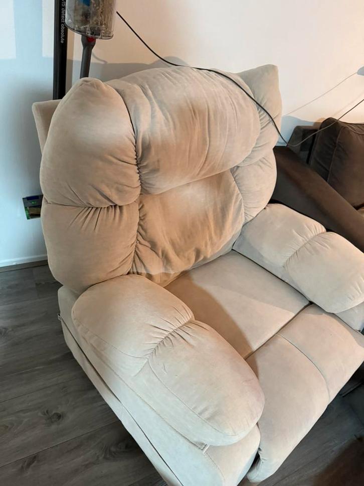 Comfortabele relaxstoel met inklapbare voetensteun -m, Huis en Inrichting, Fauteuils, Zo goed als nieuw, 50 tot 75 cm, 75 tot 100 cm