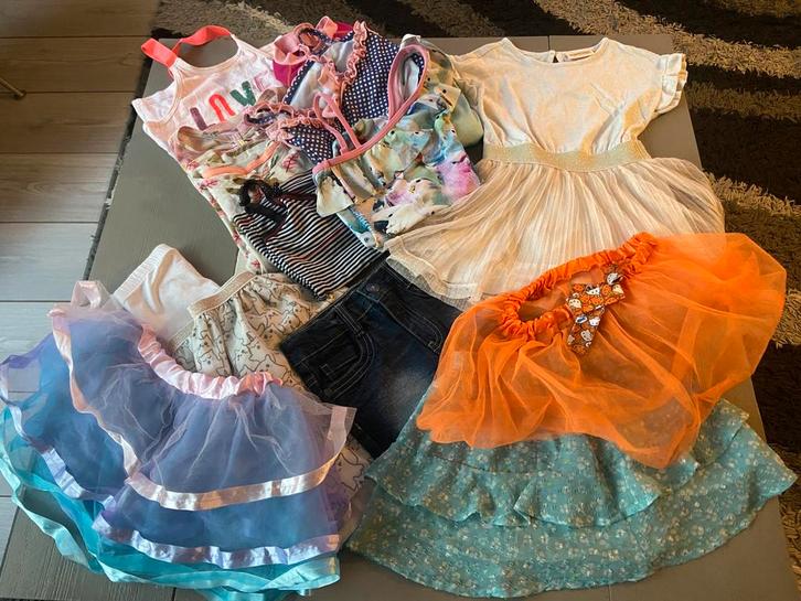 Mooi 17-Delig pakketje zomerkleertjes mt 104/110 voor 14,50, Kinderen en Baby's, Kinderkleding | Kinder-kledingpakketten, Gebruikt