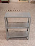 Twee kleine metalen stellingkastjes, Ophalen, Gebruikt