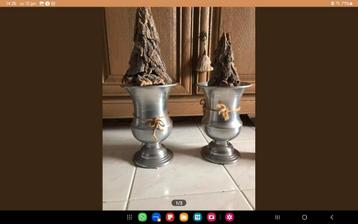 2 Metalen aluminium vazen hoogte 30cm beschikbaar voor biedingen