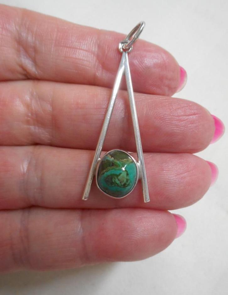 Zilveren vintage hanger met groene steen nr.1428, Sieraden, Tassen en Uiterlijk, Kettinghangers, Zo goed als nieuw, Zilver, Zilver