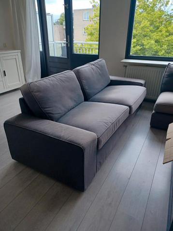 Grijze Ikea bank (verkleurd) - afbeelding 1