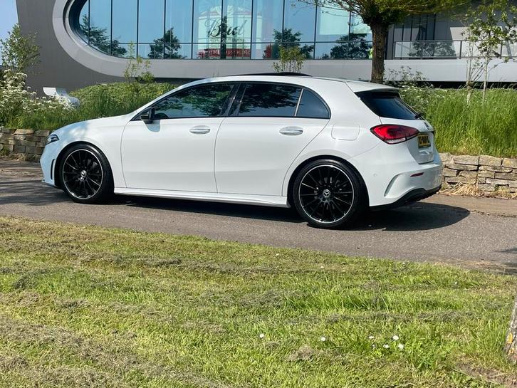 Mercedes A200AMG 2019MercedesME/NLAuto Car play Night pakket, Auto's, Mercedes-Benz, Particulier, Benzine, Hatchback, Automaat