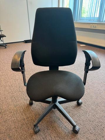 35x Ergonomische Bureaustoel – In Goede Staat beschikbaar voor biedingen