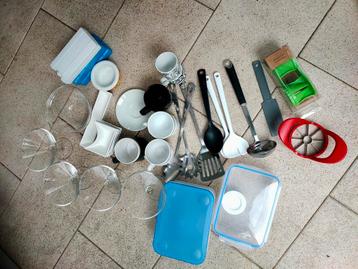 Diverse keukengerei en servies beschikbaar voor biedingen