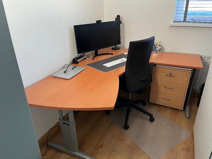 Hoekbureau 200 x 160 – inkortbaar en in hoogte verstelbaar, Huis en Inrichting, Bureaus, Gebruikt, Bureau, In hoogte verstelbaar