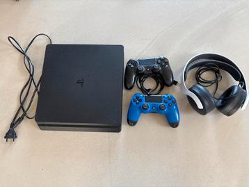 PS4 Slim 1TB + Headset - Gebruikt, nette staat beschikbaar voor biedingen