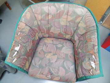 Kuipstoeltje, fauteuil. Zit lekker; deels opnieuw bekleden beschikbaar voor biedingen