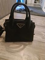 Prada Kleine Tas - Stijlvol & Compact, Sieraden, Tassen en Uiterlijk, Tassen | Damestassen, Ophalen of Verzenden, Zo goed als nieuw