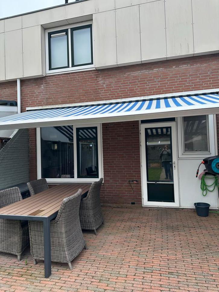 Groot Zonnescherm - 5m breed, 2.5m uitval, Tuin en Terras, Zonneschermen, Gebruikt, Knikarmscherm, 150 tot 300 cm, 450 cm of meer