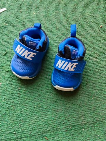 NIKE BABY SCHOENTJES MAAT 17 (8 CM ) beschikbaar voor biedingen