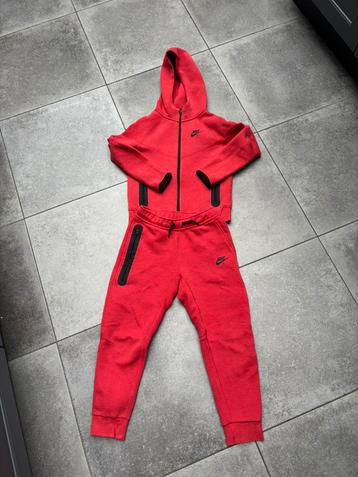 Nike tech pak, vest/broek,rood,maat M, 137-147cm beschikbaar voor biedingen