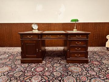 Klassiek Engels Chesterfield Bureau Partnerdesk beschikbaar voor biedingen