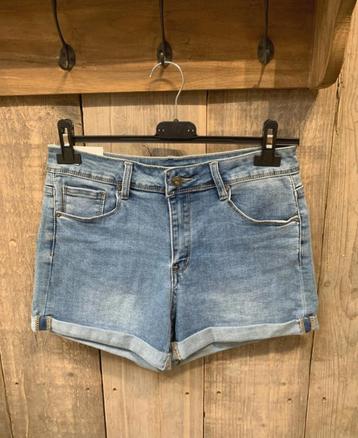 Spijkerbroek  nieuw M/L beschikbaar voor biedingen