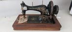 Antieke naaimachine, Ophalen