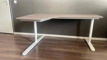 Ikea bureau bekant (incl kabelnet) - afbeelding 1