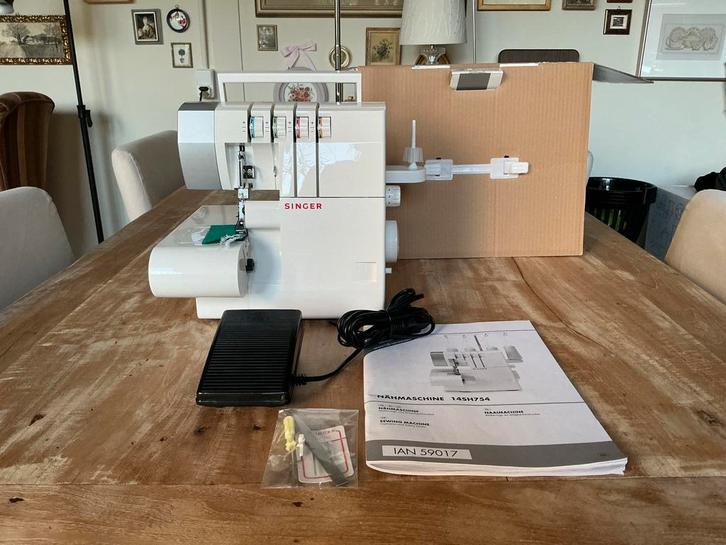 Singer lockmachine 14 sh 754. Nieuw,ongebruikt. 🧵🪡, Hobby en Vrije tijd, Naaimachines en Toebehoren, Nieuw, Lockmachine, Singer