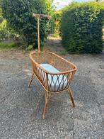 Rotan Wieg met Hemel (DIT WEEKEND WEG), Ophalen of Verzenden, Gebruikt, Wieg