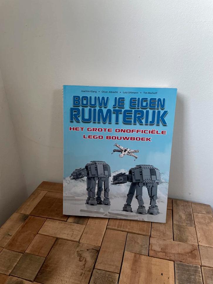Bouw je eigen ruimterijk - LEGO bouwboek, Boeken, Hobby en Vrije tijd, Zo goed als nieuw, Overige onderwerpen, Geschikt voor kinderen