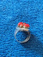 Zilveren ring met koraal, 18 tot 19, Ophalen of Verzenden, Zo goed als nieuw, Met edelsteen