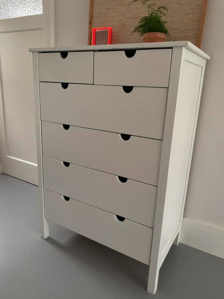 Hoge houten ladekast ‘Bialitt’ van IKEA t.e.a.b., Huis en Inrichting, Kasten | Ladekasten, Gebruikt, 100 tot 150 cm, 50 tot 100 cm