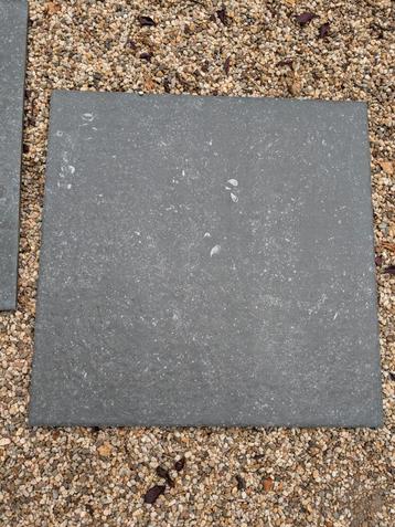 Gratis antraciet tuintegels 60 x 60 cm beschikbaar voor biedingen