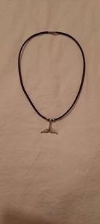 Leren hals sieraad met walvis staart, Sieraden, Tassen en Uiterlijk, Bruin, Ophalen of Verzenden, Zo goed als nieuw, Overige materialen