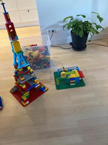 Duplo-verzameling – bak vol + dieren, poppetjes, voertuigen beschikbaar voor biedingen