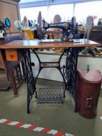 Antieke Singer naaimachine met houten tafel, Ophalen