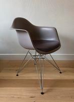 6 DAR Eames Vitra design stoelen Mauve Grey, Huis en Inrichting, Stoelen, Ophalen of Verzenden, Zo goed als nieuw