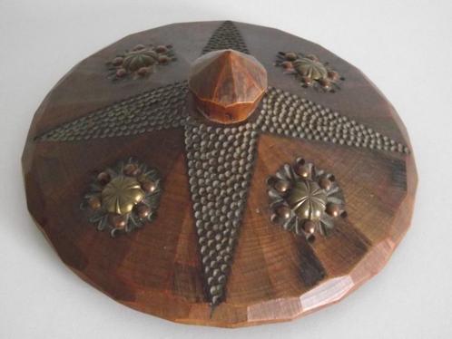 vintage houtsnijwerk dekseldoos koperen rozetten 14 cm 1960, Antiek en Kunst, Curiosa en Brocante, Ophalen of Verzenden