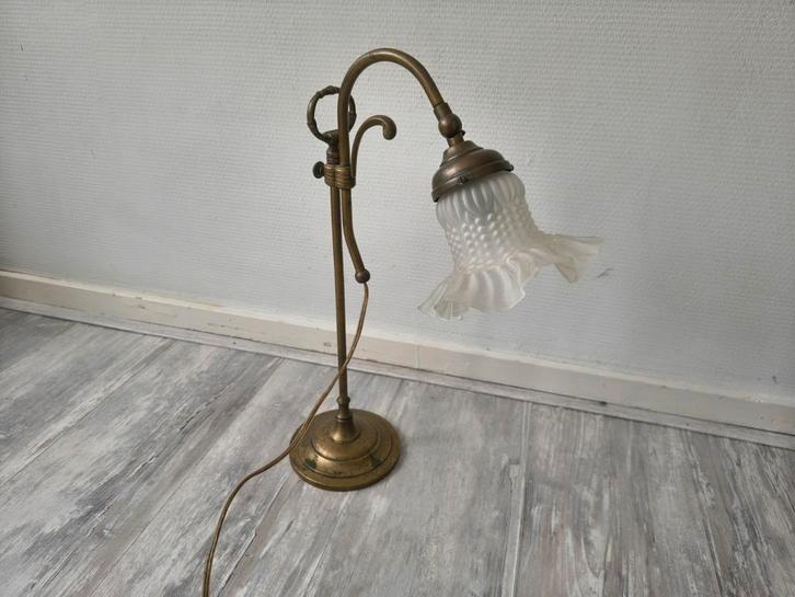Antieke messing lamp uit 1930  / 
Art Nouveau bureaulamp, Antiek en Kunst, Antiek | Lampen, Ophalen of Verzenden