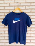 Nike T-shirt "The Nike Tee" Blauw - Maat 158, Ophalen of Verzenden, Zo goed als nieuw, Blauw