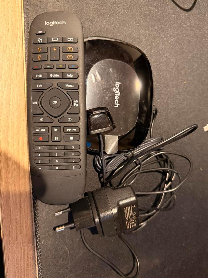 Logitech Harmony Companion, Audio, Tv en Foto, Afstandsbedieningen, Zo goed als nieuw, Origineel, Tv, Ophalen of Verzenden