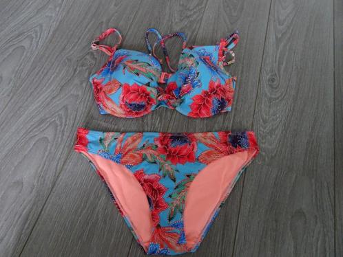 Blauw bloemen bikini 85E M Hunkelmöller z.g.a.n., Kleding | Dames, Badmode en Zwemkleding, Zo goed als nieuw, Bikini, Blauw, Ophalen of Verzenden