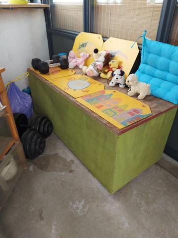 Houten kist beschikbaar voor biedingen