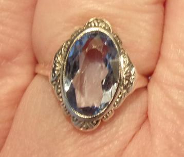 Antieke gouden Art Nouveau ring met blauwe Topaas beschikbaar voor biedingen