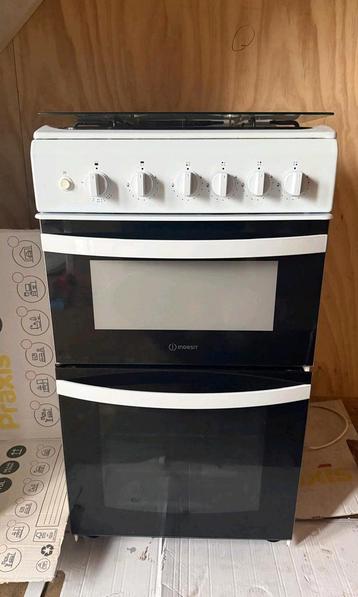 Indesit Gasfornuis met Dubbele Oven beschikbaar voor biedingen