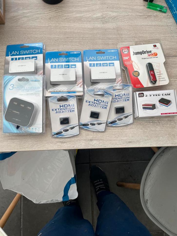 Diverse Elektronische Accessoires - Nieuw en Gebruikt, Computers en Software, Netwerk switches, Nieuw, Ophalen of Verzenden