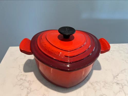 NIEUW Le Creuset hartje 20 cm kersenrood, Huis en Inrichting, Keuken | Potten en Pannen, Zo goed als nieuw, Koekenpan of Braadpan