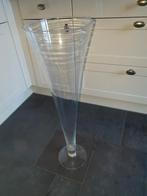 Elegante grote glazen vaas op voet, Ophalen, Wit, 75 cm of meer, Glas