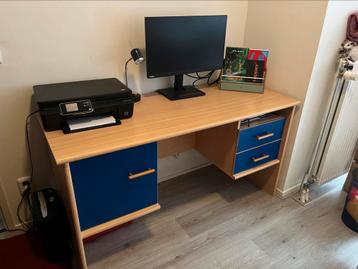 Bureau met kastje en 2 lades. 145 x 58 x 75 cm beschikbaar voor biedingen