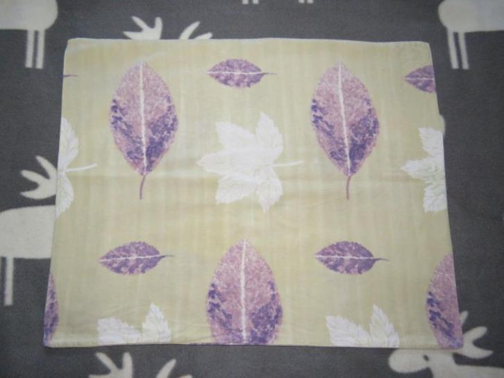 Vintage kussensloop lap stof lichtgroen met bladeren, Hobby en Vrije tijd, Stoffen en Lappen, Gebruikt, Katoen, 120 cm of meer