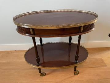 Mahonie theetafel sidetable bartafel met wieltjes beschikbaar voor biedingen