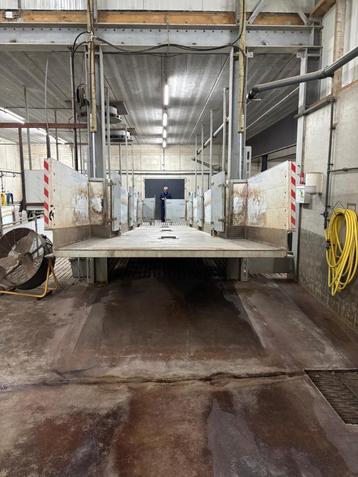 Laadbrug [683] beschikbaar voor biedingen