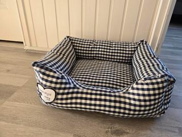 Mandje voor kleine hond of kat  beschikbaar voor biedingen