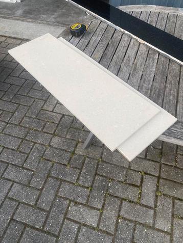 2x Stenen Vensterbank  beschikbaar voor biedingen