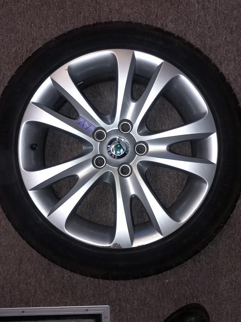 5x Skoda Trifid LM velg zgan Continental 225/45/17 banden, Ophalen of Verzenden, Zo goed als nieuw